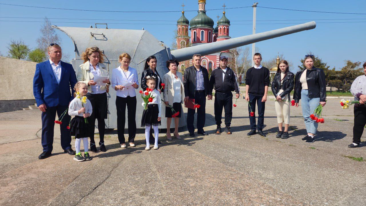 11 апреля в Генической Горке состоялось торжественное мероприятие, приуроченное 80-й годовщине освобождения Арабатской Стрелки от немецко-фашистских захватчиков.