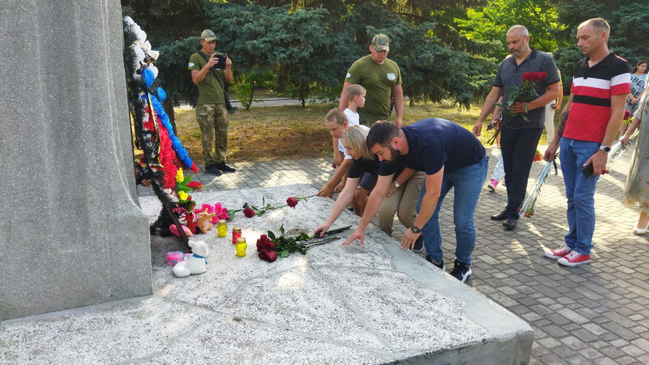 В Геническе почтили память погибших в Севастополе и Дагестане.