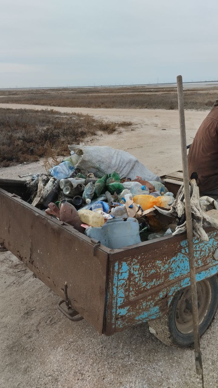 🚮♻️ В селе Ясная Поляна проведена санитарная очистка побережья озера Сиваш.