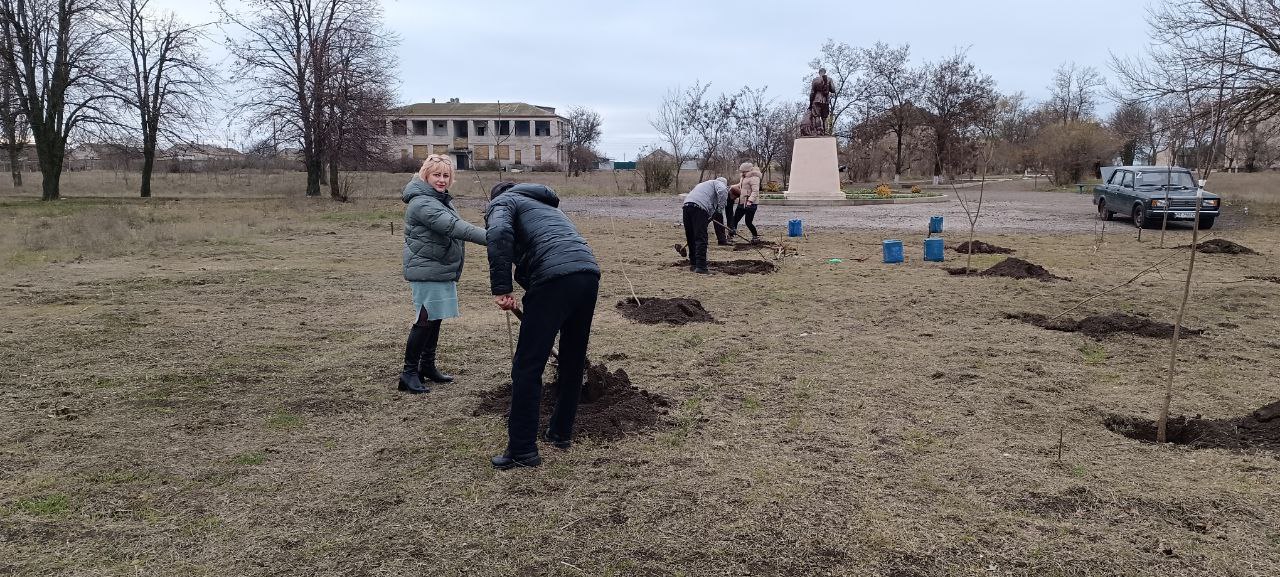 В Червоном продолжается создание Аллеи Славы.