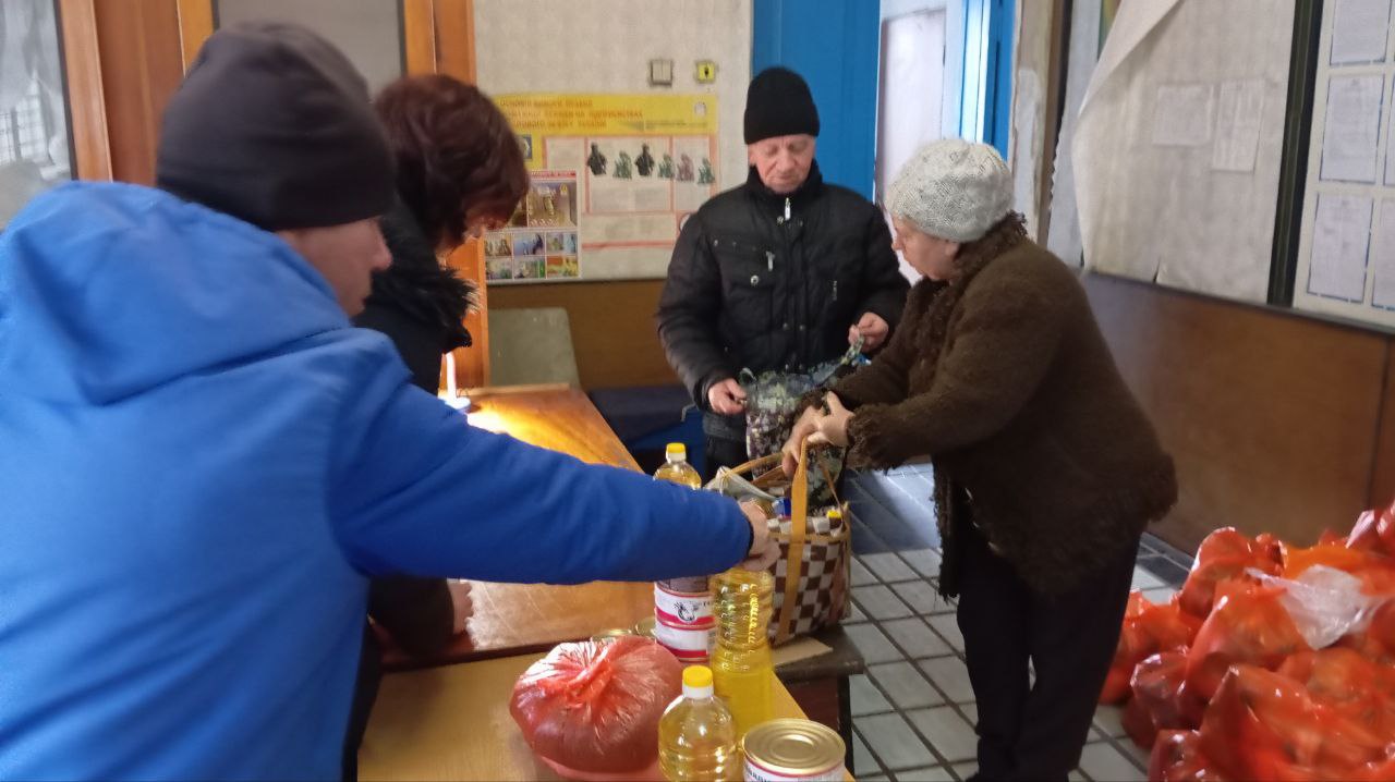 В пяти теротделах Генического муниципального округа выдали продуктовые наборы нуждающимся жителям.