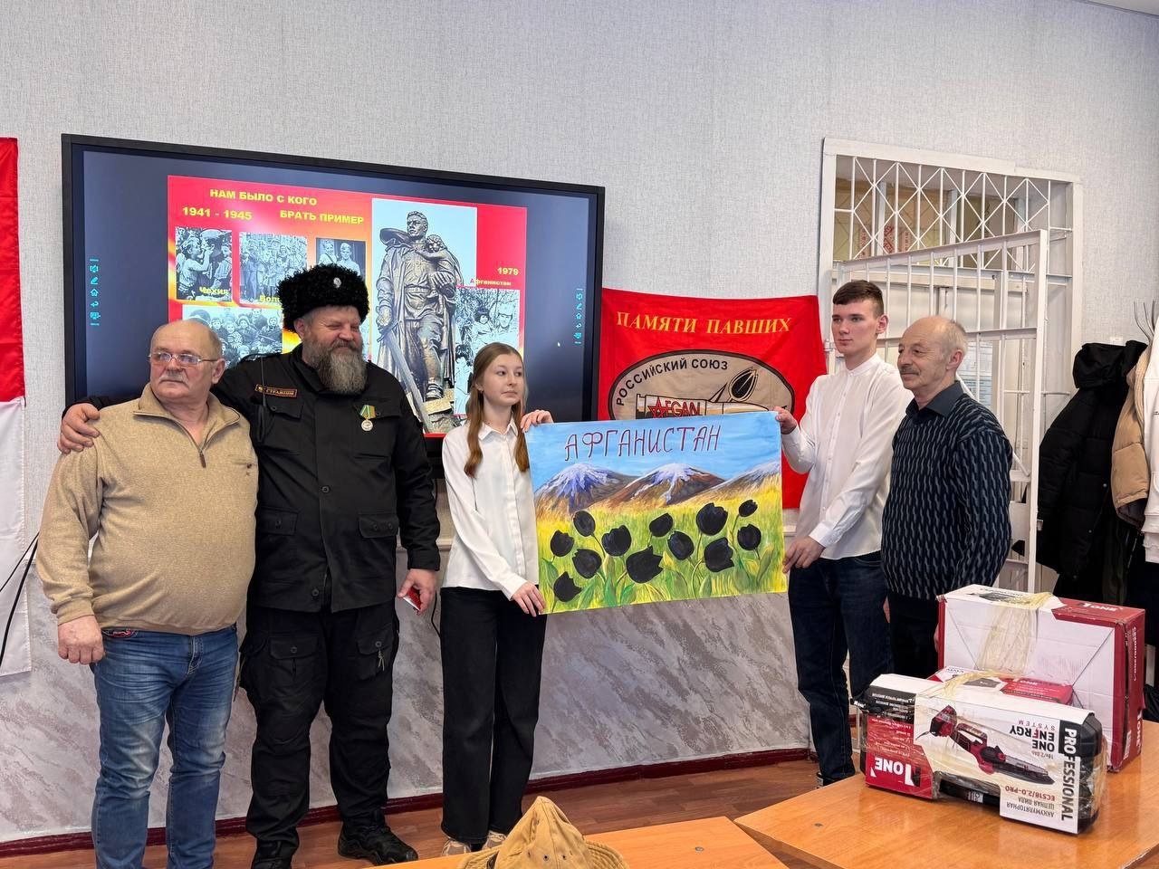 🌹«Афганистан - наша память и боль» - участники боевых действий в Афганистане провели урок мужества для учащихся Ровненской школы.