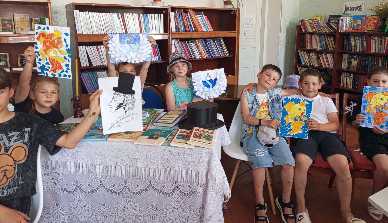 ✍️ «В волшебной Пушкинской стране»: в Геническом округе отмечают День русского языка.