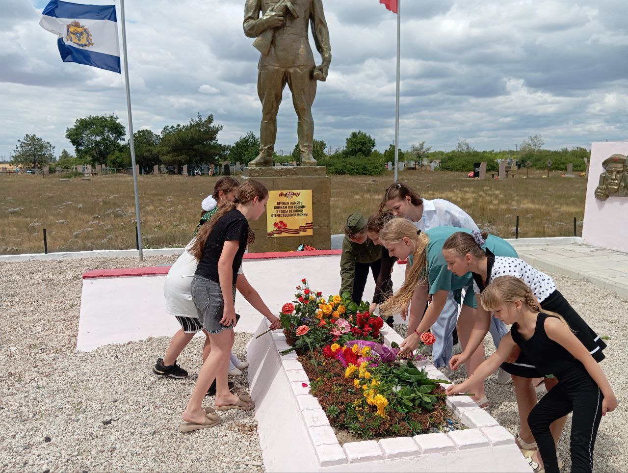 🧧 В Алексеевке почтили память погибших в годы Великой Отечественной войны.