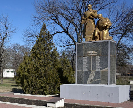 Памятник неизвестному солдату.