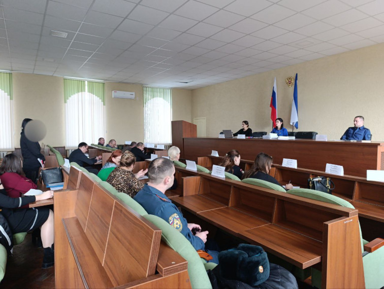По шести административным протоколам в отношении несовершеннолетних и их родителей назначены предупреждения и штрафы. По шести административным протоколам в отношении несовершеннолетних и их родителей назначены предупреждения и штрафы.