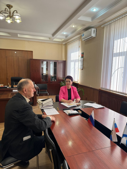 Врио главы Генического муниципального округа Юлия Семякина провела личный прием граждан. Врио главы Генического муниципального округа Юлия Семякина провела личный прием граждан.