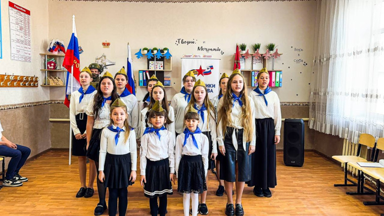 «Парту Героя» открыли в Ровненской школе. «Парту Героя» открыли в Ровненской школе.