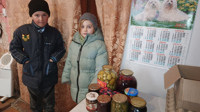 ⚡️ Накануне Дня защитника Отечества жители села Семихатка передали участникам СВО подарки. ⚡️ Накануне Дня защитника Отечества жители села Семихатка передали участникам СВО подарки.