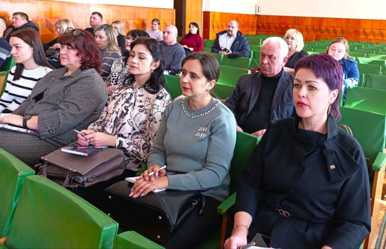 Врио главы Генического МО Юлия Семякина и представители комиссии по делам несовершеннолетних Генического МО приняли участие в семинаре-совещании в Новотроицком. Врио главы Генического МО Юлия Семякина и представители комиссии по делам несовершеннолетних Генического МО приняли участие в семинаре-совещании в Новотроицком.