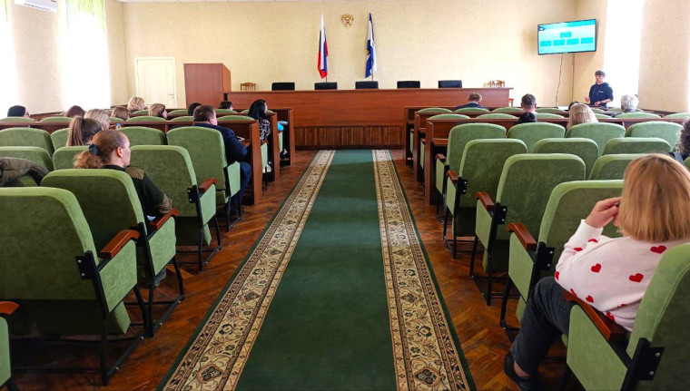 В Геническе преподаватели Саратовской государственной юридической академии провели обучающий семинар. В Геническе преподаватели Саратовской государственной юридической академии провели обучающий семинар.