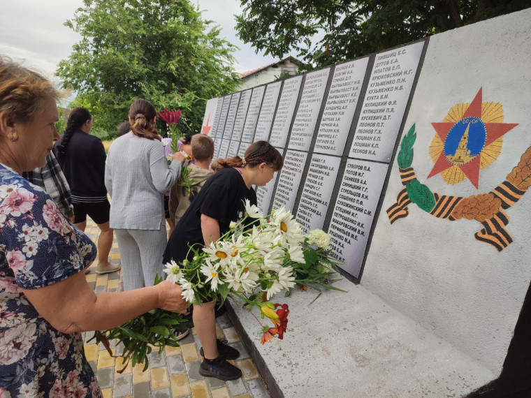 💐 Накануне Дня памяти и скорби в селе Чонгар прошли памятные мероприятия, посвященные трагическим событиям Великой Отечественной войны. 💐 Накануне Дня памяти и скорби в селе Чонгар прошли памятные мероприятия, посвященные трагическим событиям Великой Отечественной войны.